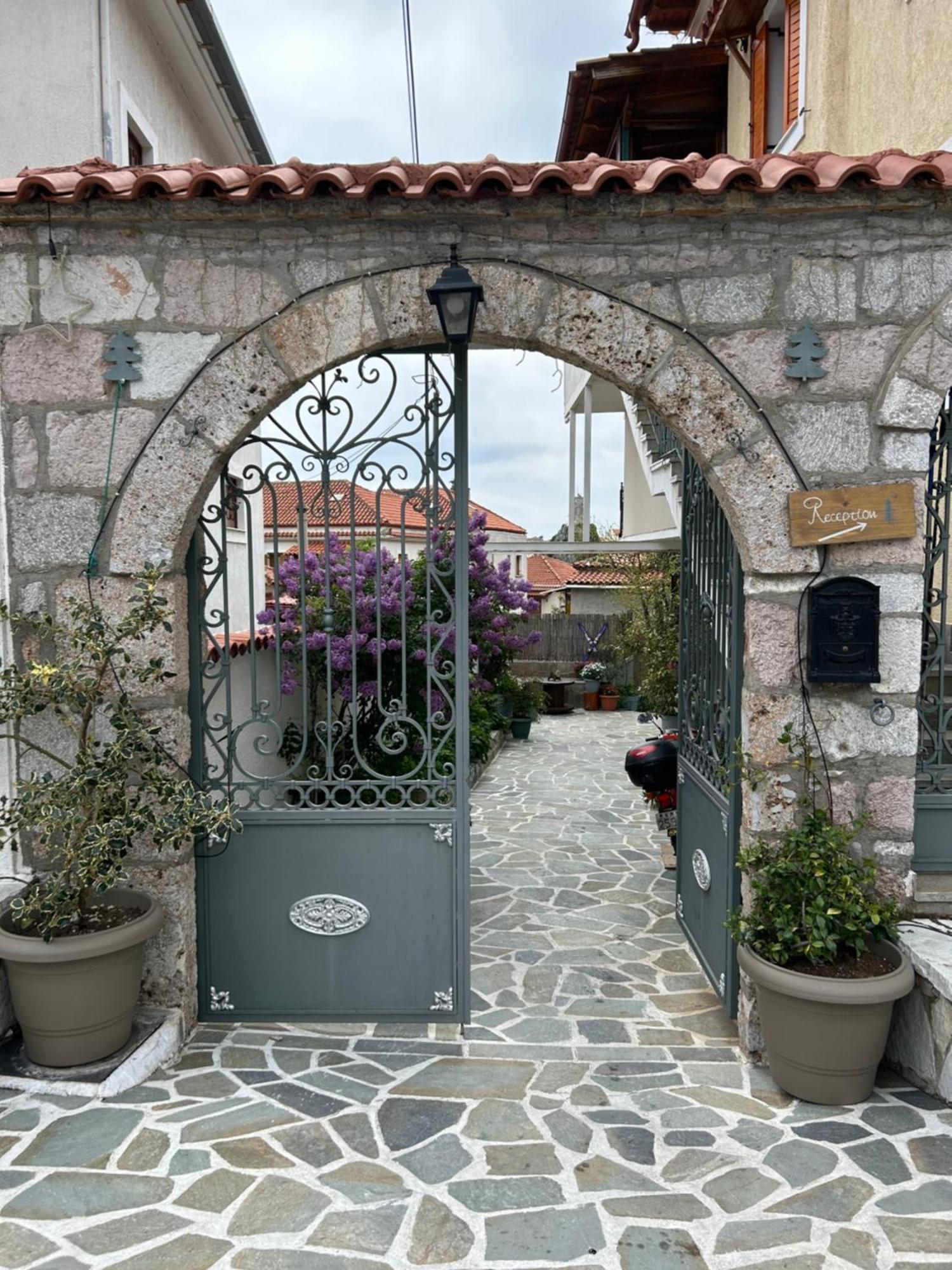 Guesthouse Doma Est 1991 Arachova Exterior photo